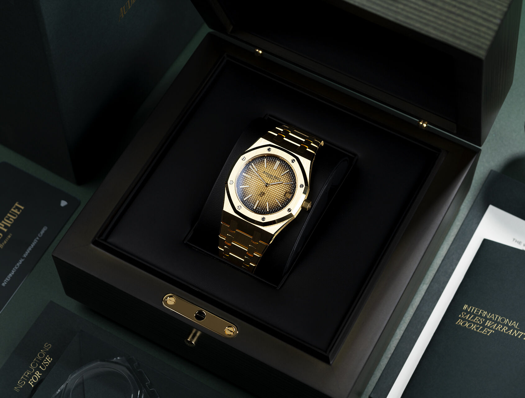 ref 16202BA.OO.1240BA.02 | 16202BA - Smoked Gold Dial  | Audemars Piguet Royal Oak