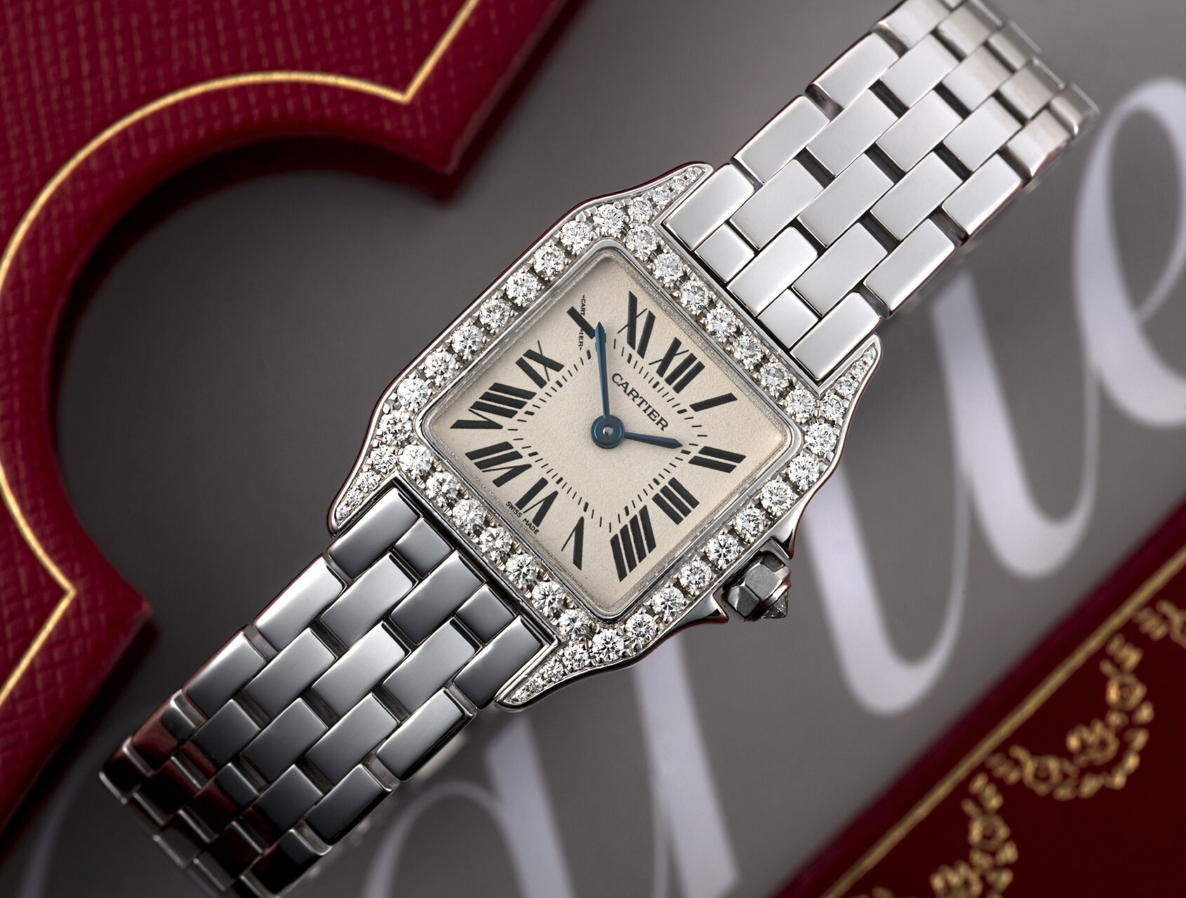 ref WF9003Y8 | White Gold - Diamond case | Cartier Santos Demoiselle