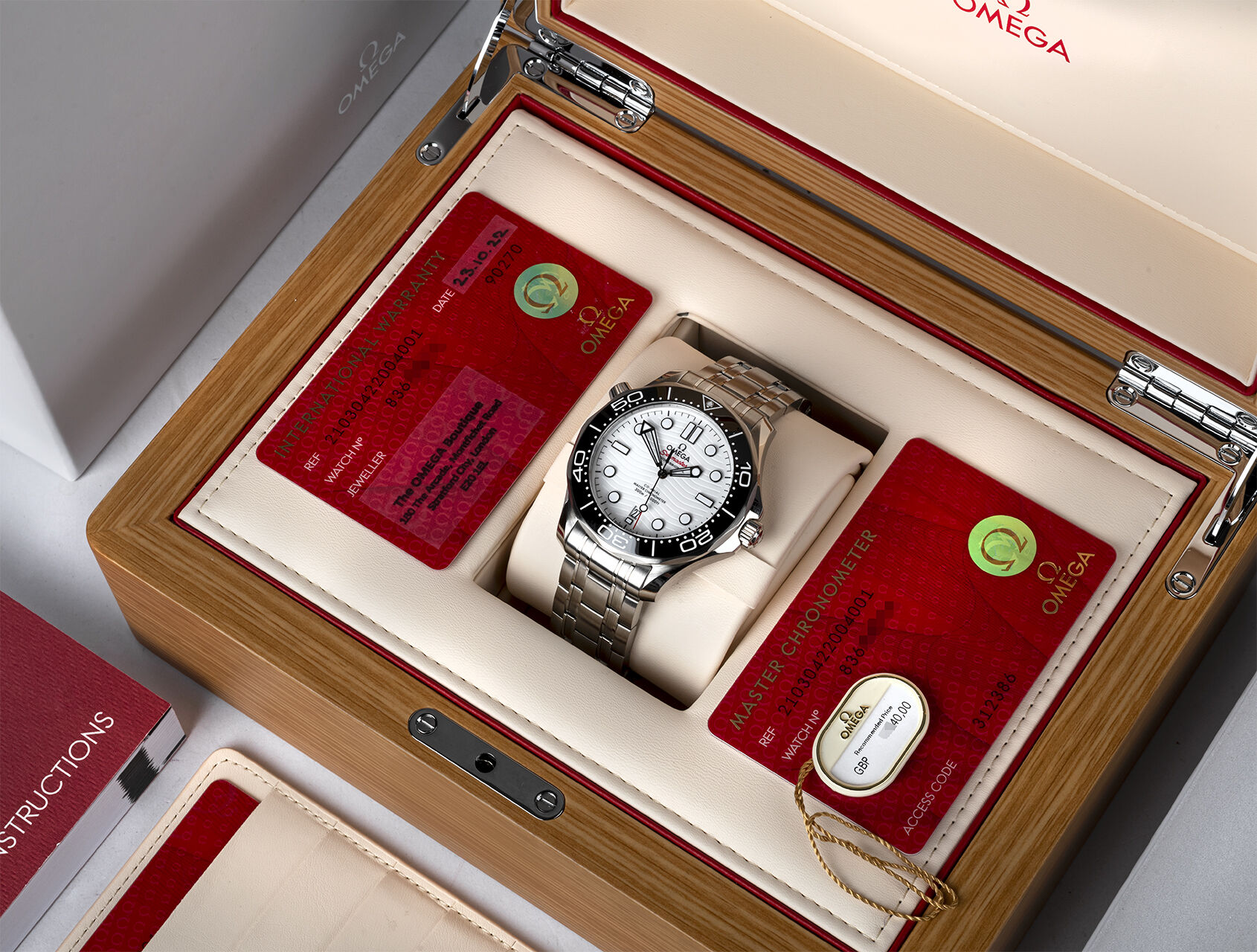 ref 210.30.42.20.04.001 | 210.30.42.20.04.001 - Box & Papers | Omega Seamaster 300