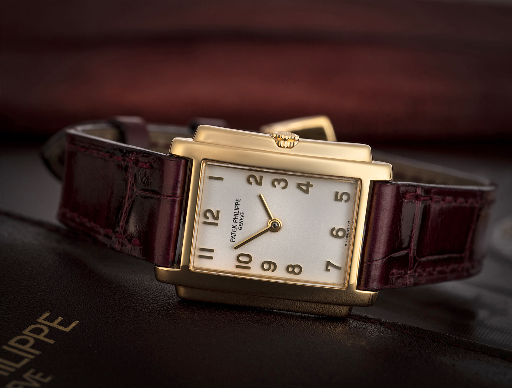 ref 4824J-011 | 4824J - Yellow Gold | Patek Philippe Gondolo