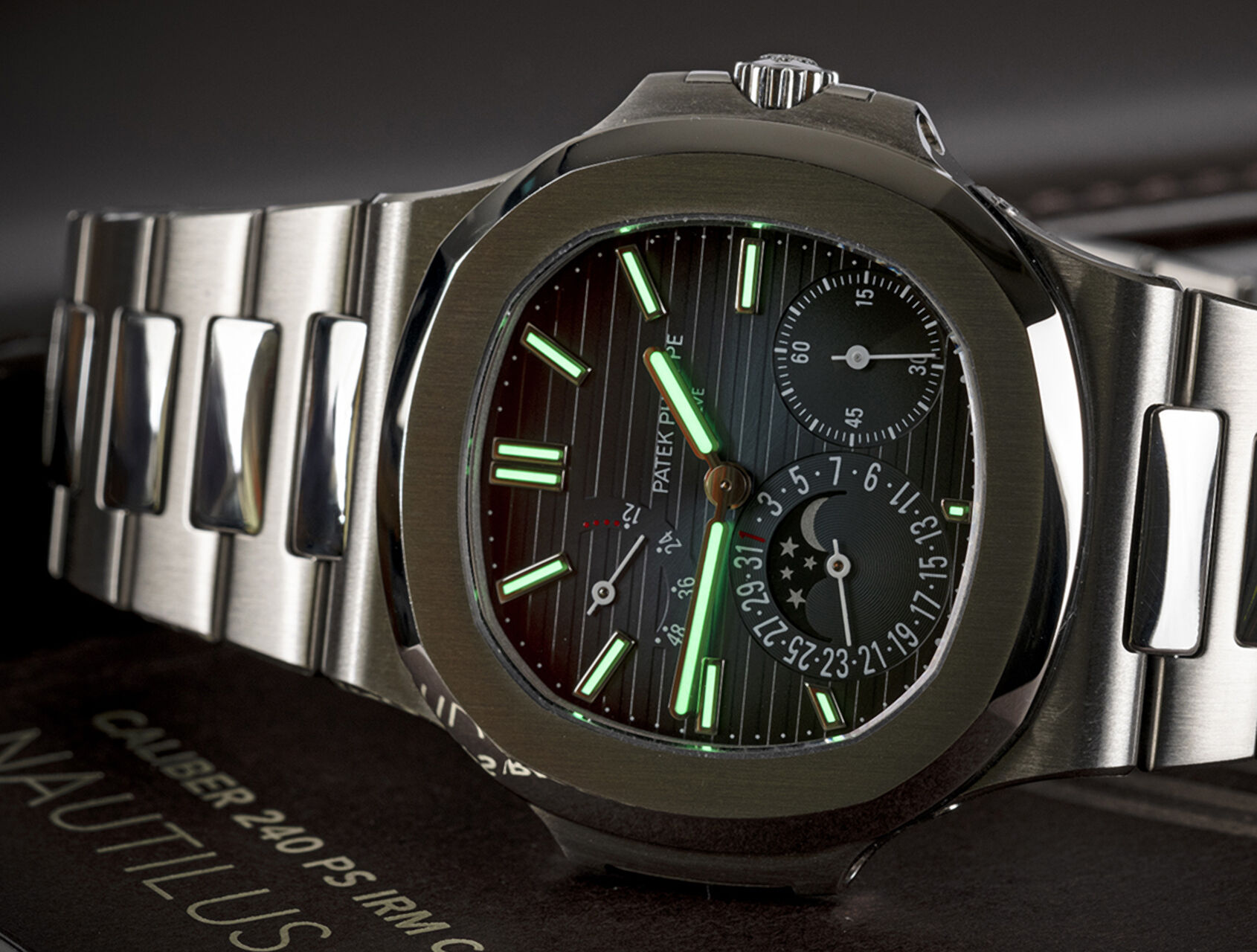 ref 5712/1A-001 | 5712 - Box & Papers | Patek Philippe Nautilus