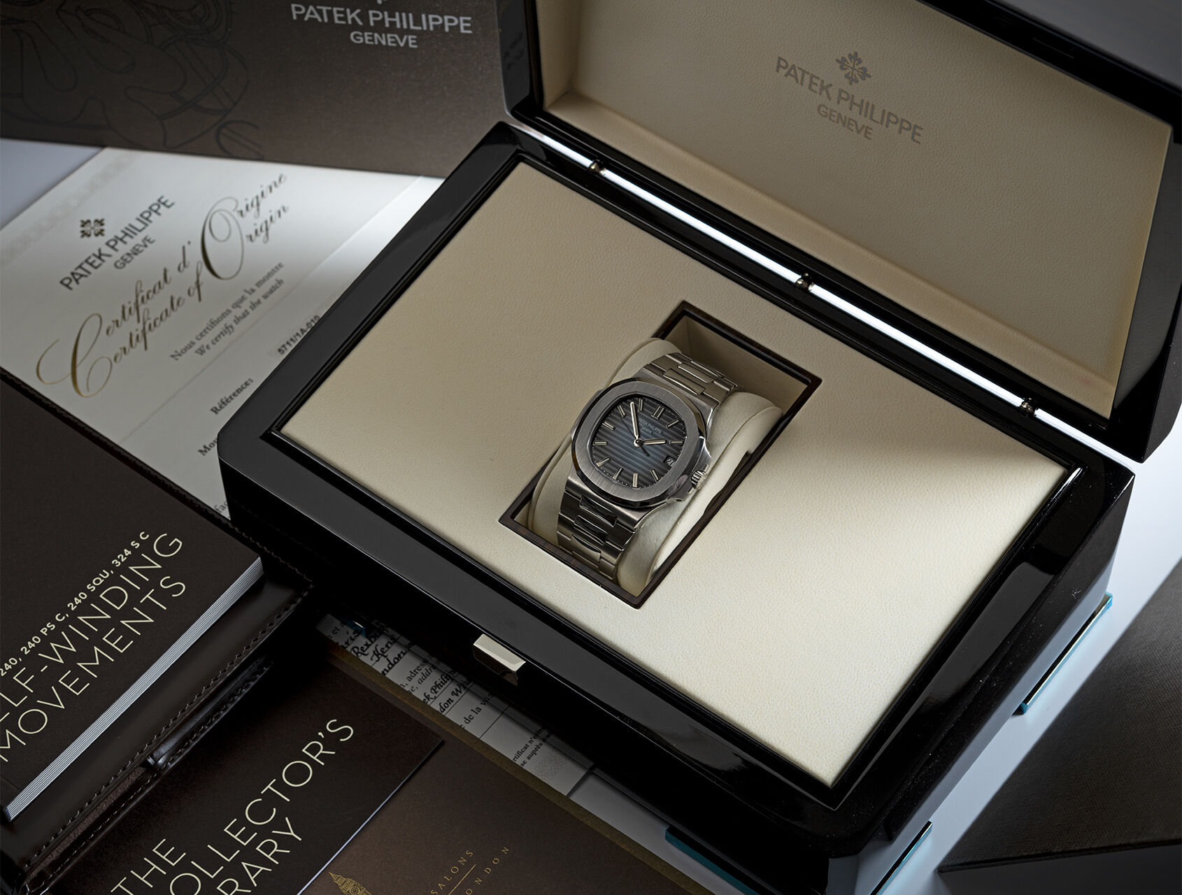 ref 5711/1A-010 | Brand New Box & Certificate | Patek Philippe Nautilus