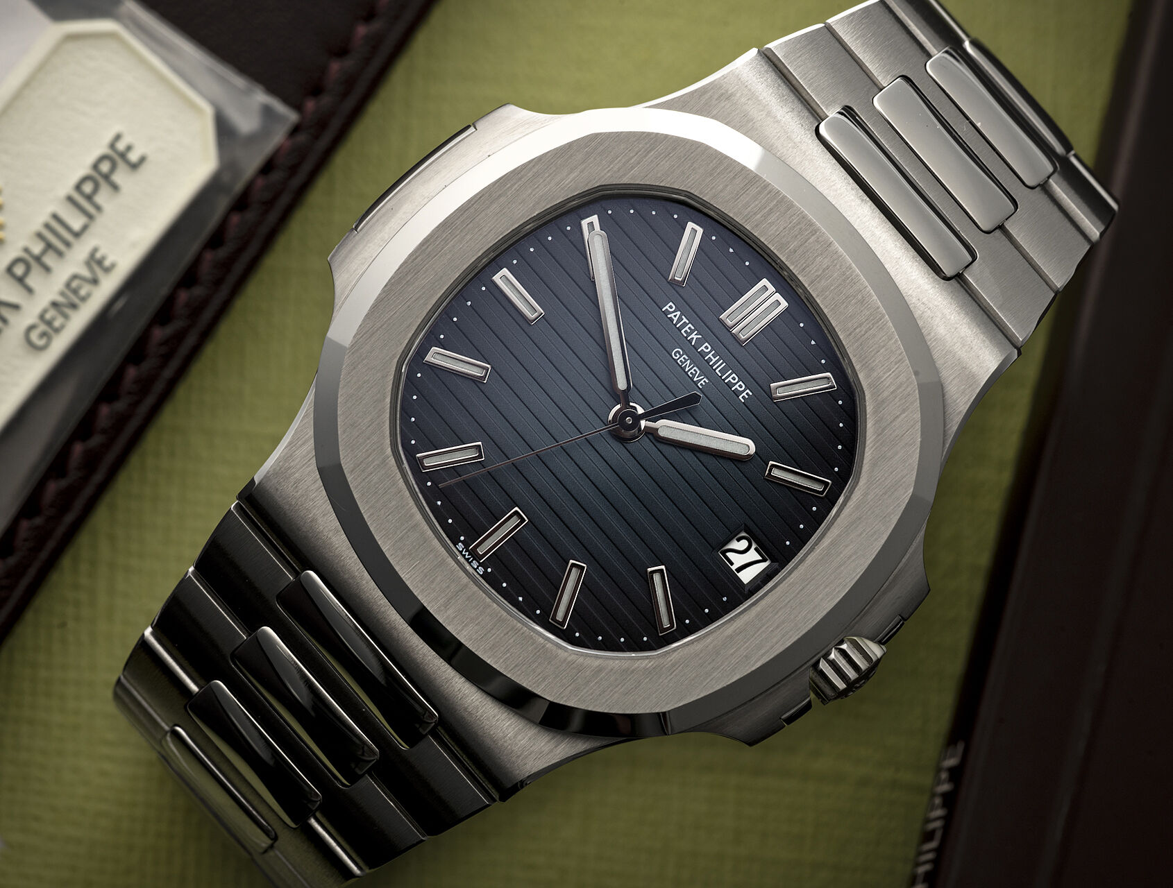 ref 5711/1A-001 | Complete set 'First Series' | Patek Philippe Nautilus