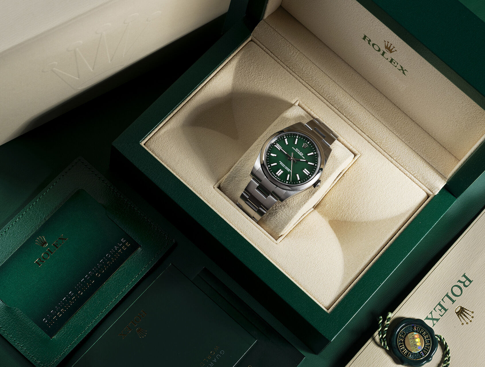 ref 124300 | 124300 - Green Lacquer | Rolex Oyster Perpetual