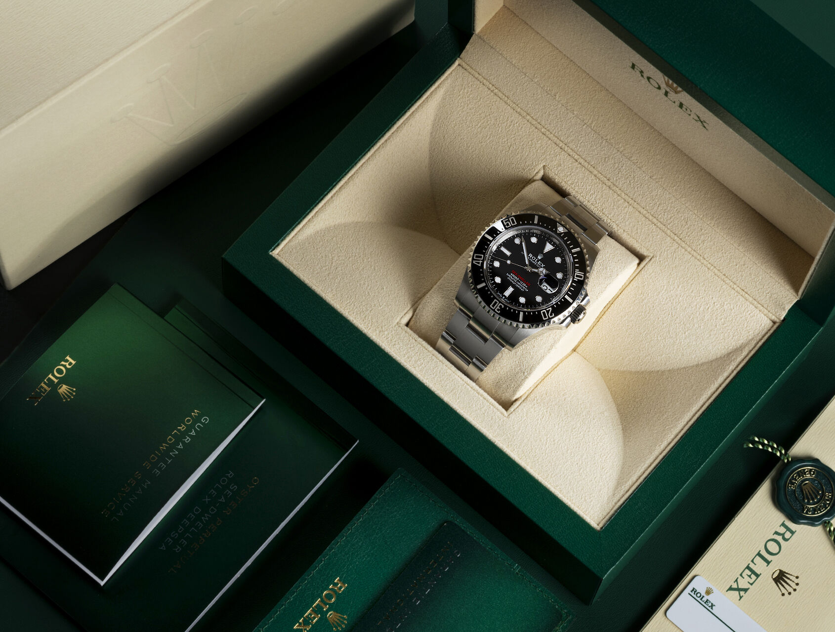 ref 126600 | 126600 - Red Writing | Rolex Sea-Dweller