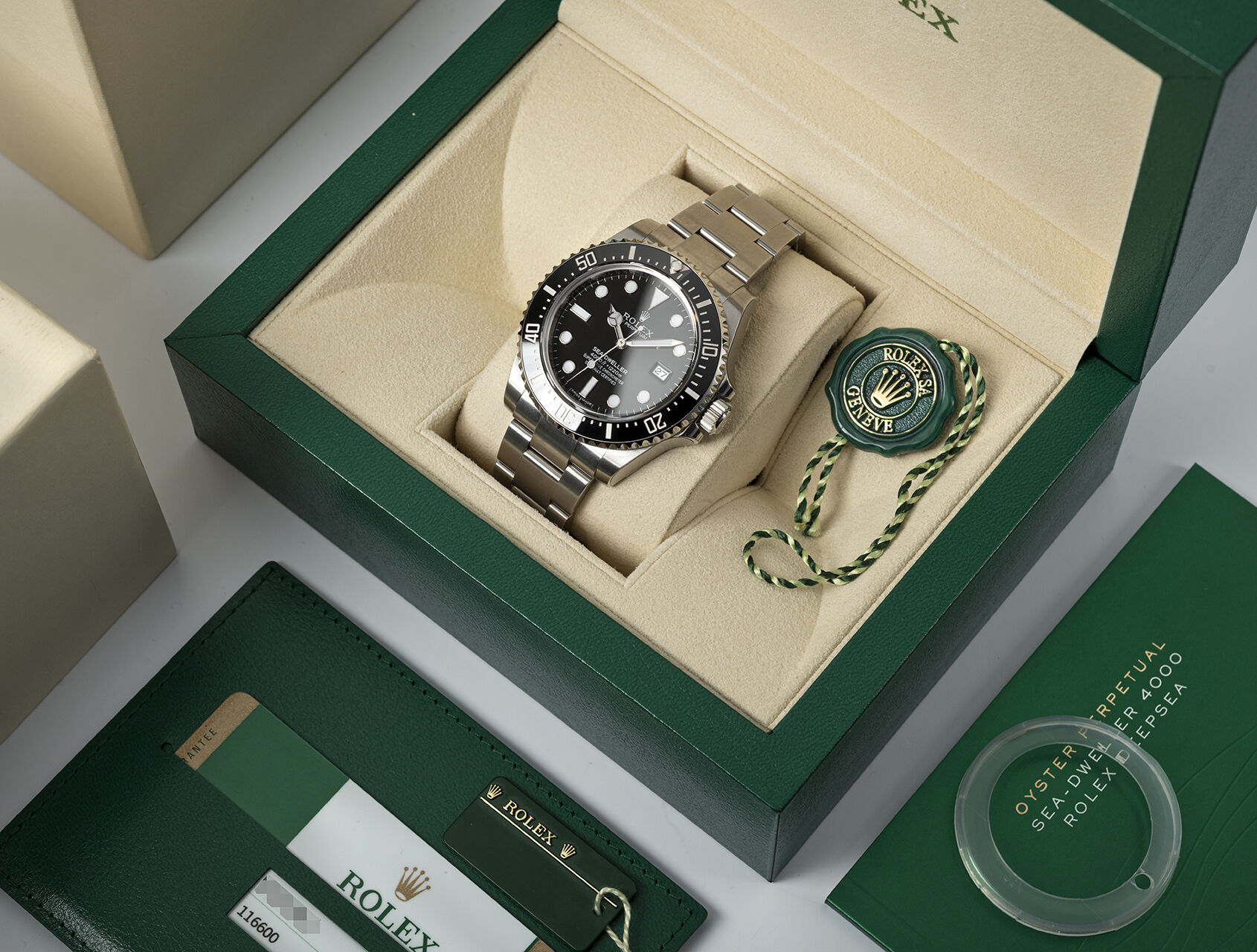 ref 116600 | Discontinued Model | Rolex Sea-Dweller 4000